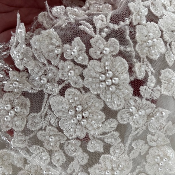 Little girls flower girl beaded cape - Picture 6 of 6